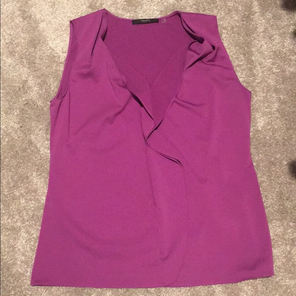 LIKE NEW Tahari Ruffled Blouse